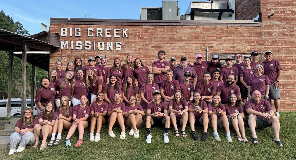 KlingerWayne's tweet photo. Another year and another amazing week at Big Creek Missions in Kentucky!!  So awesome to serve with these 45 people!! Not only did he help others but we grew in our own faith. All Glory to God! https://t.co/rQEAGiOYve