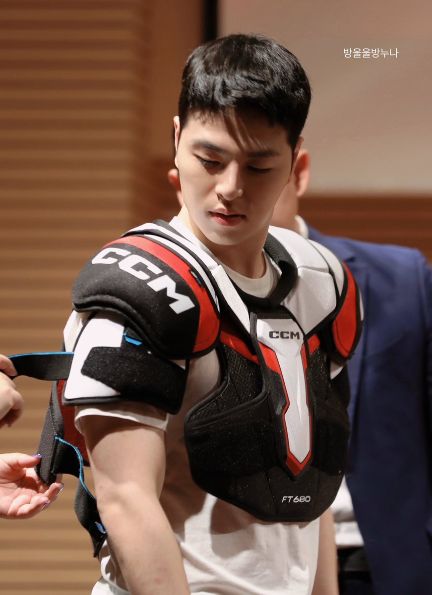 Bang_ul_970331's tweet image. 240707 뮤직아트

오빠 입술 넘 귀여우니까 입술보호대 필수야 -3🧡  #구준회