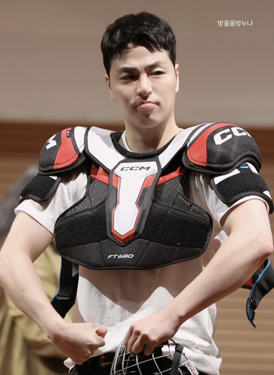 Bang_ul_970331's tweet image. 240707 뮤직아트

오빠 입술 넘 귀여우니까 입술보호대 필수야 -3🧡  #구준회