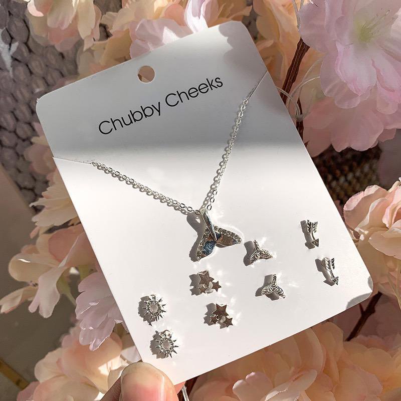 zahrazaria's tweet photo. Necklace with 4 diff earrings 💎✨

2k🏷 

Zaria,nationwide delivery 
Retweet fisabilillahi thankyou💕 https://t.co/nwXBltfNao
