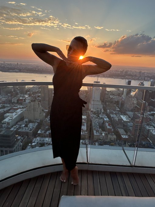 I had to most magical holiday weekend at home &amp; tonight&rsquo;s sunset just closed it out perfectly! https://t<a href="/tag/tbt"class="tags"><span>#tbt</span></a><a href="/tag/throwbackthursday"class="tags"><span>#throwbackthursday</span></a>