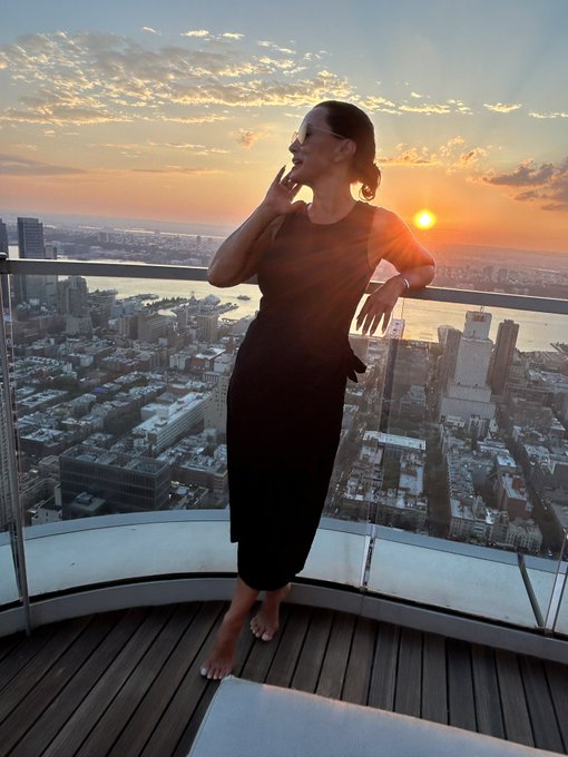 I had to most magical holiday weekend at home &amp; tonight&rsquo;s sunset just closed it out perfectly! https://t<a href="/tag/tbt"class="tags"><span>#tbt</span></a><a href="/tag/throwbackthursday"class="tags"><span>#throwbackthursday</span></a>