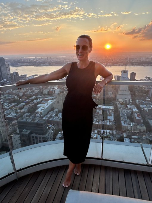 I had to most magical holiday weekend at home &amp; tonight&rsquo;s sunset just closed it out perfectly! https://t<a href="/tag/tbt"class="tags"><span>#tbt</span></a><a href="/tag/throwbackthursday"class="tags"><span>#throwbackthursday</span></a>