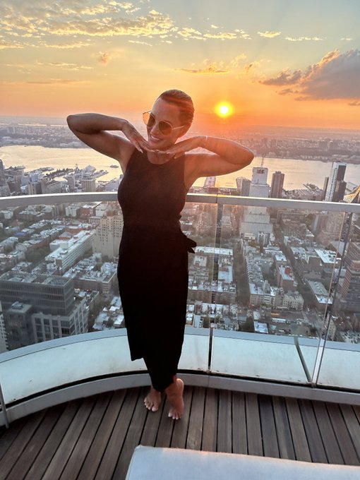 I had to most magical holiday weekend at home &amp; tonight&rsquo;s sunset just closed it out perfectly! https://t<a href="/tag/tbt"class="tags"><span>#tbt</span></a><a href="/tag/throwbackthursday"class="tags"><span>#throwbackthursday</span></a>