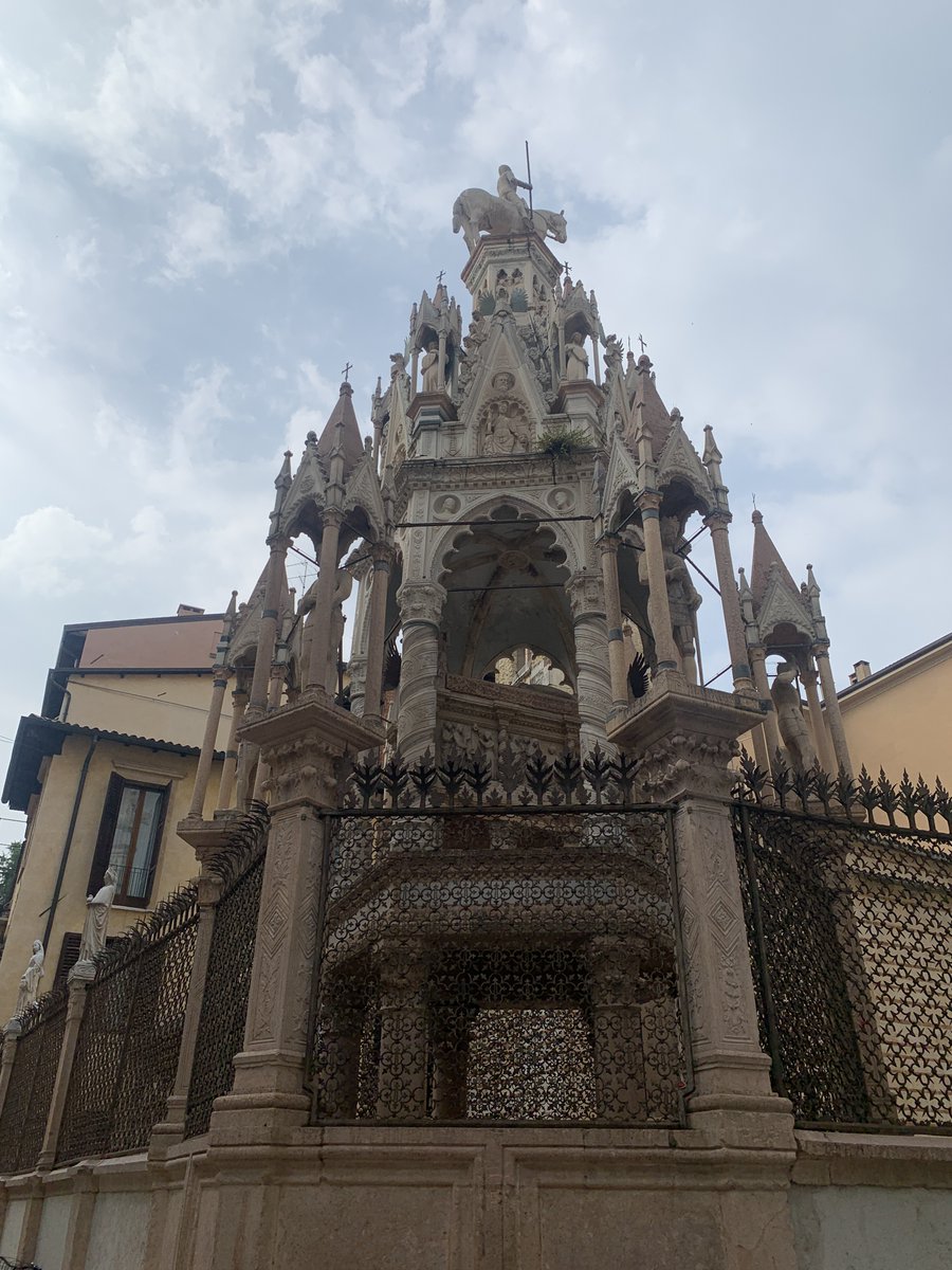 KevinJamesHunt's tweet photo. Verona, where they had Juliet’s balcony and a LOT of medieval torture implements. Streets paved in marble were pretty cool too. #verona #italy #travel https://t.co/ltFsC2ryUe
