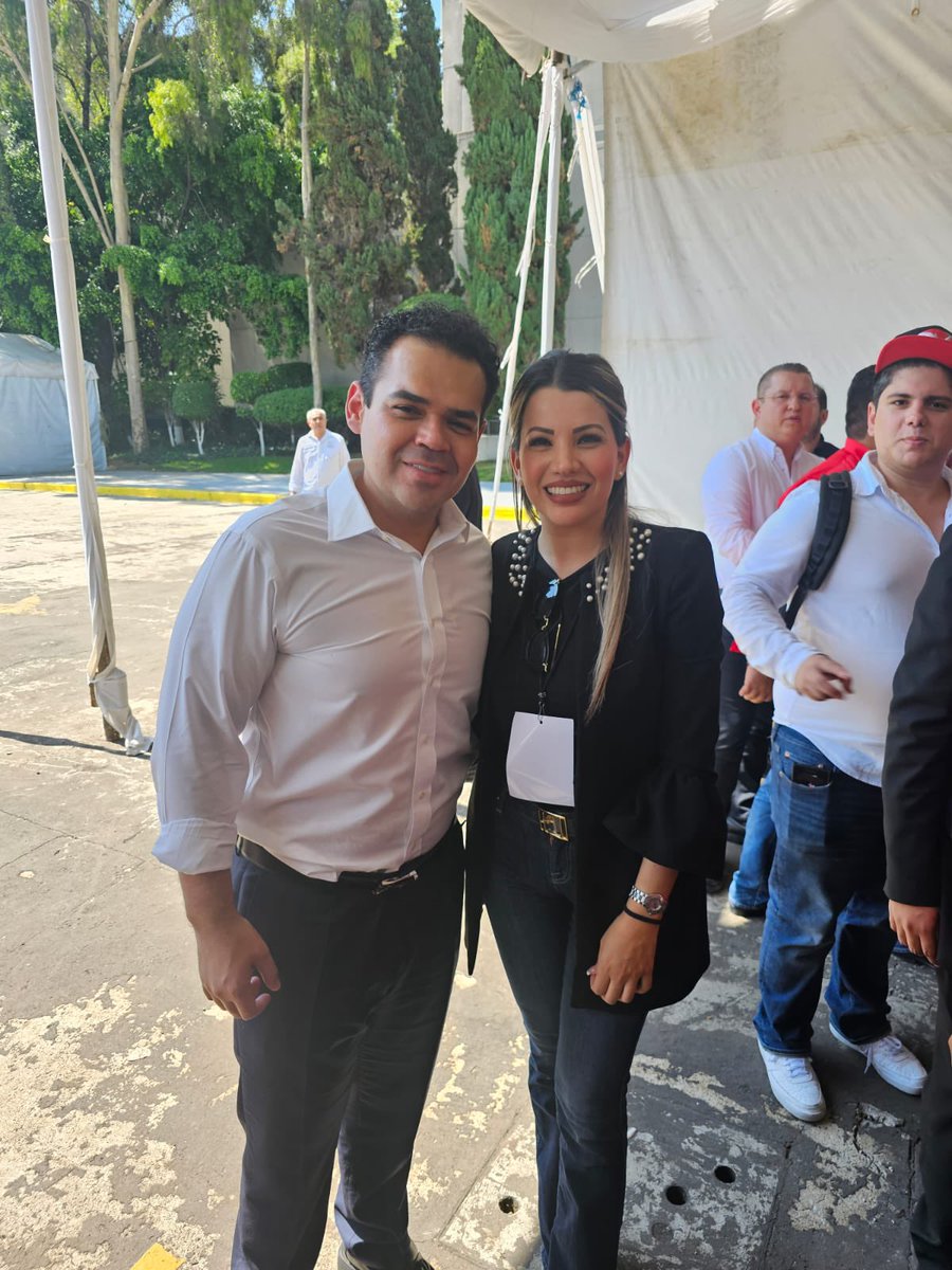 FlorHdezCln's tweet photo. Amena convivencia con la familia priista. 👏🏼😍🟢⚪️🔴 #FlorHernández #RegidoraPRI🇲🇽 https://t.co/PhfYSyUpEa
