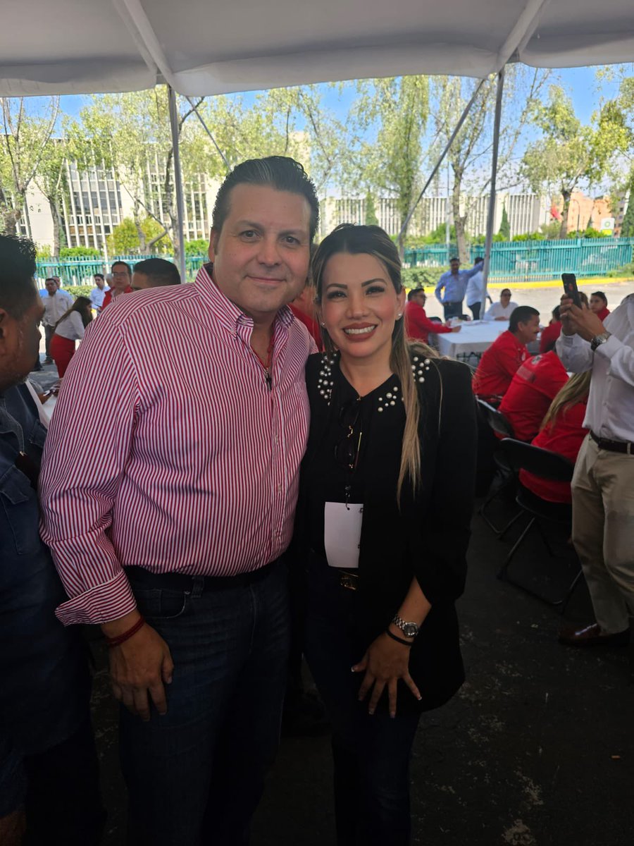 FlorHdezCln's tweet photo. Amena convivencia con la familia priista. 👏🏼😍🟢⚪️🔴 #FlorHernández #RegidoraPRI🇲🇽 https://t.co/PhfYSyUpEa