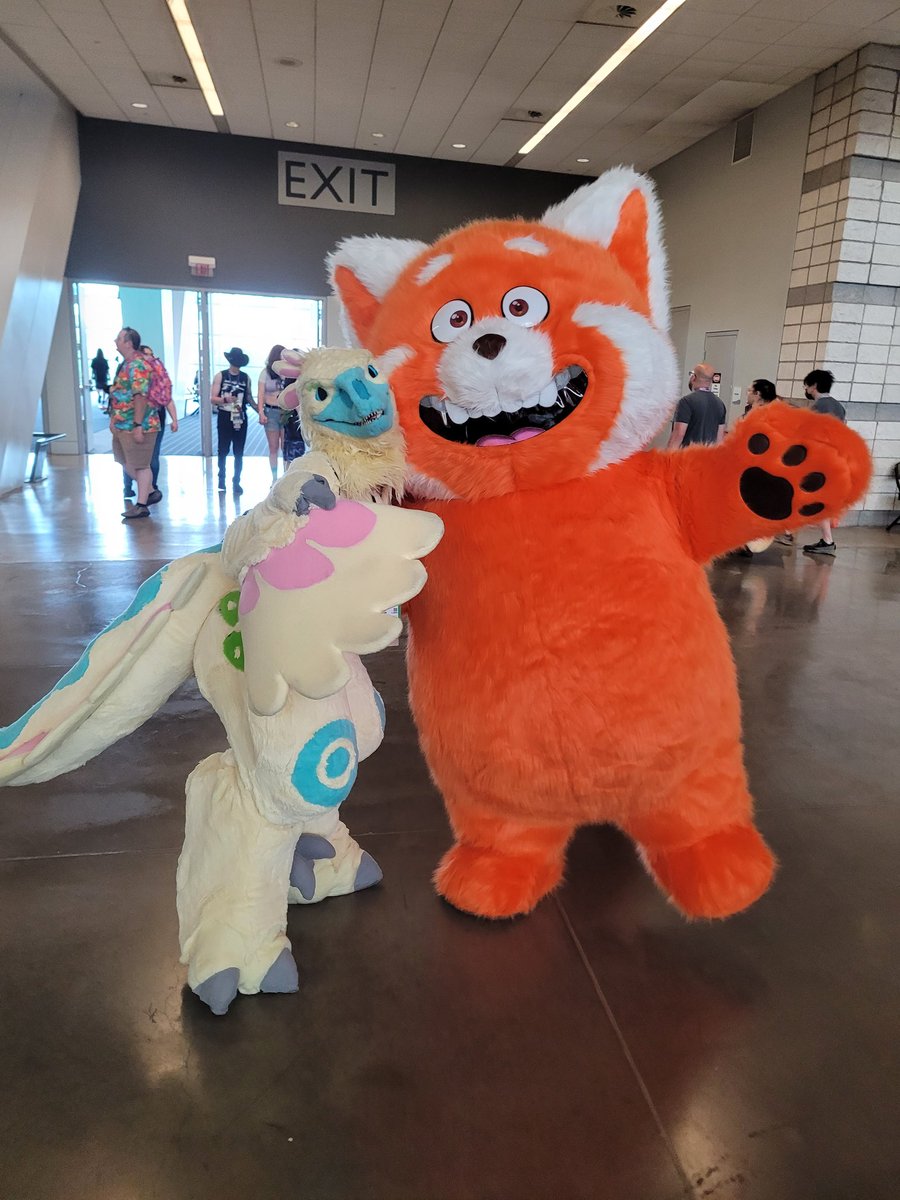 DigitRaptor's tweet photo. Happy to debut Digit's completed fullsuit at #anthrocon2024 !! Honored for Anthrocon to be my first furry convention and I can only hope for many more! https://t.co/XDwwaav7Cl