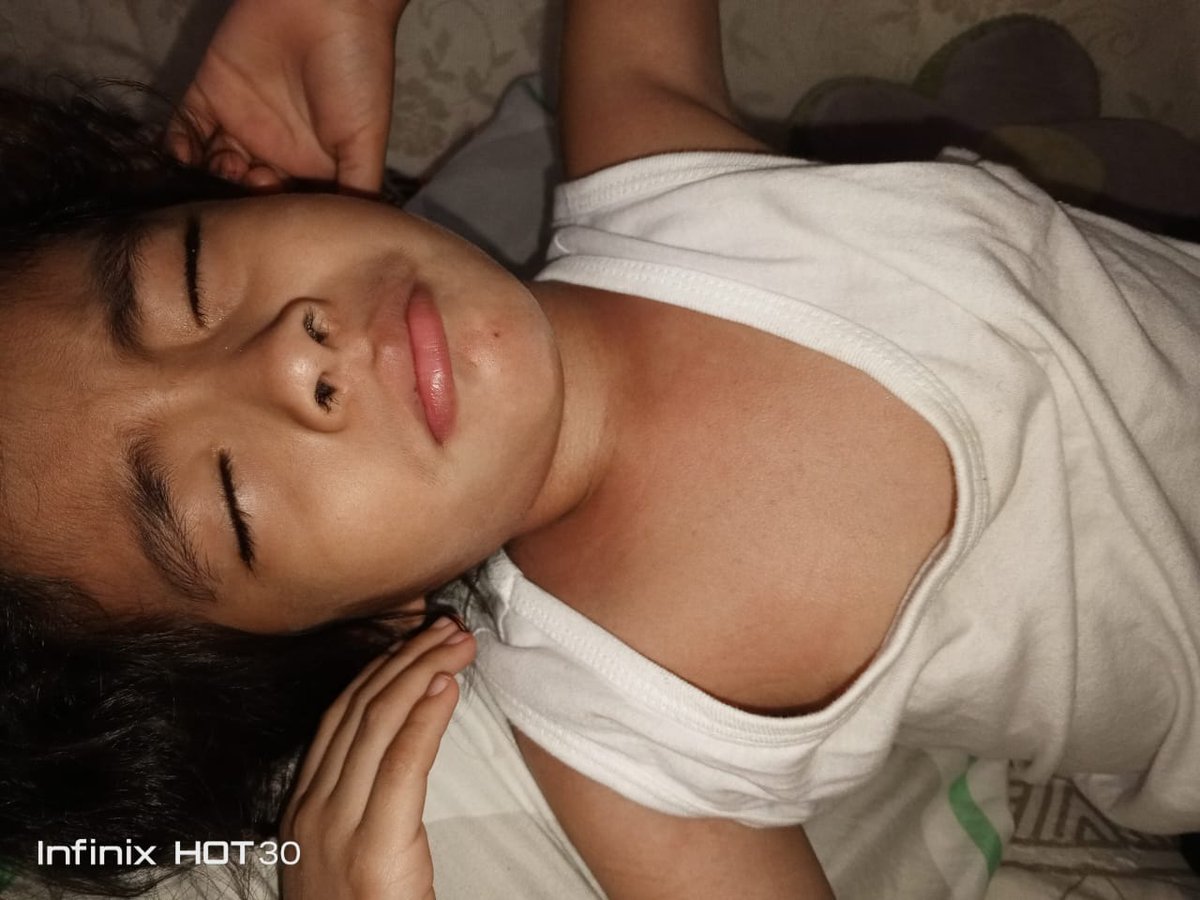 Estimado <a href="/FranAlabi/">Francisco Alabi 🇸🇻</a> <a href="/GabyRodriguezSV/">Gaby Rodriguez-Trippconey 🇺🇸🇸🇻</a>  ayúdenme con mi sobrina tiene tres días de fiebre y el jueves la llevaron a consulta pero ahora la niña a empeorado su condición  ahorita la llevan al hospital zacamil  si me pueden ayudar aque me la atiendan porfavor  amigos RT🙏🙏