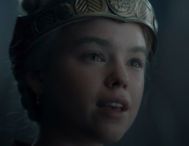 illusorycastle's tweet photo. young rhaenyra dressed as adult rhaenyra, with a crown that's too big for her head, a burden too heavy.... https://t.co/wjAySYYZBK
