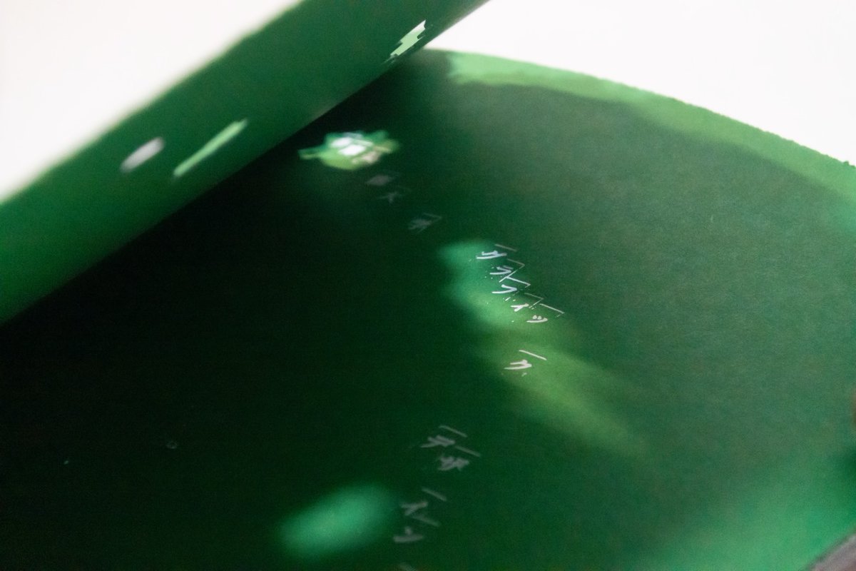 tamabi_graphic's tweet photo. 多摩美術大学グラフィックデザイン学科卒業制作展2023の図録が、「造本装幀コンクール」において日本印刷産業連合会会長賞を受賞いたしましたことを、謹んでお知らせ申し上げます。

当該図録は研究室にて閲覧いただけます。
是非、ご覧になってください。
https://t.co/wcVkQ42wZM https://t.co/ALVwZj3bI9