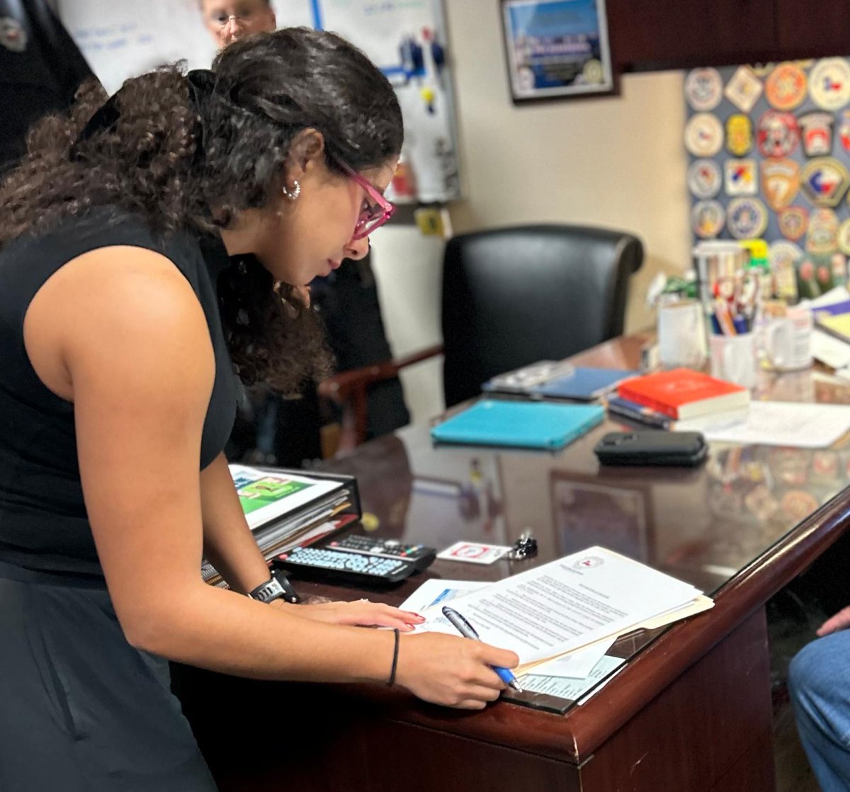 HarrisCoJudge's tweet photo. Hours ago, Judge Hidalgo signed a disaster declaration for Harris County. This disaster declaration is to help put protective measures in place so we can get recovery efforts and debris management post landfall. 

Sign up for alerts now - simply text GULF2024 to 888777. https://t.co/guG5yuMJHx