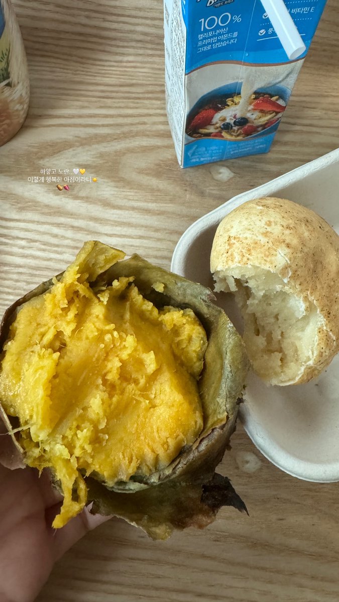 romsvae's tweet photo. Putih dan kuning. 🤍💛 Pagi yang membahagiakan. ☀️🥔🍠 https://t.co/yGxty7ZhY8