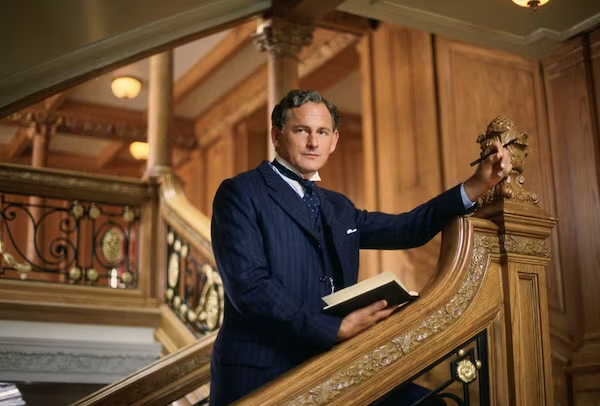 notgwendalupe's tweet photo. victor garber told paolo montalban on the set of 'cinderella' that he was coming to do this movie after wrapping a 'silly water tank movie' in mexico. the movie was 'titanic' https://t.co/CLlL9tVZhn