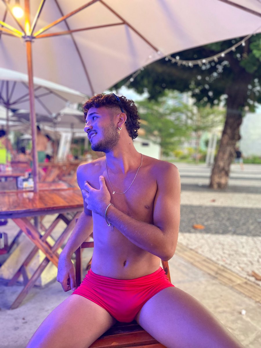 Icy Renault 🥂 tweet media