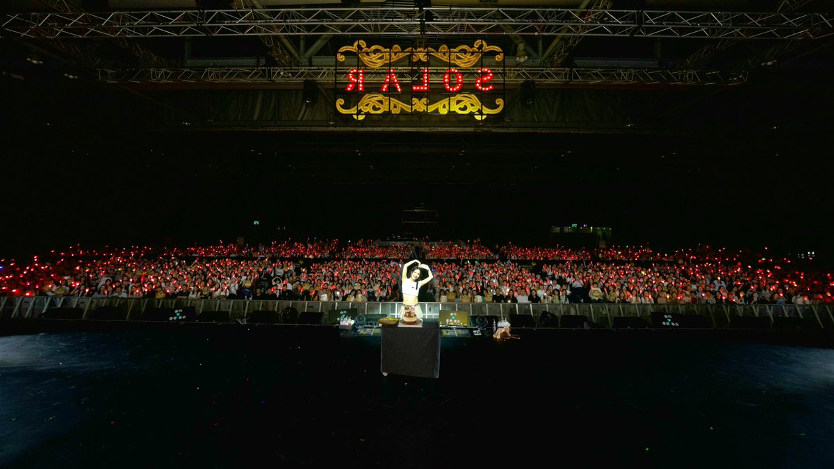 RBW_MAMAMOO's tweet image. [#솔라]

SOLAR 2ND CONCERT 
[COLOURS] in HONG KONG

언제나 든든한 우리 용순 여러분의 
함성과 응원에 감사드립니다 ✨

우리 다음에도 변함없는 마음으로 
만나기로 약속해요 😍

Thank you for your cheers and support, our always reliable YONGSOON ✨

Let's promise to meet again with the…