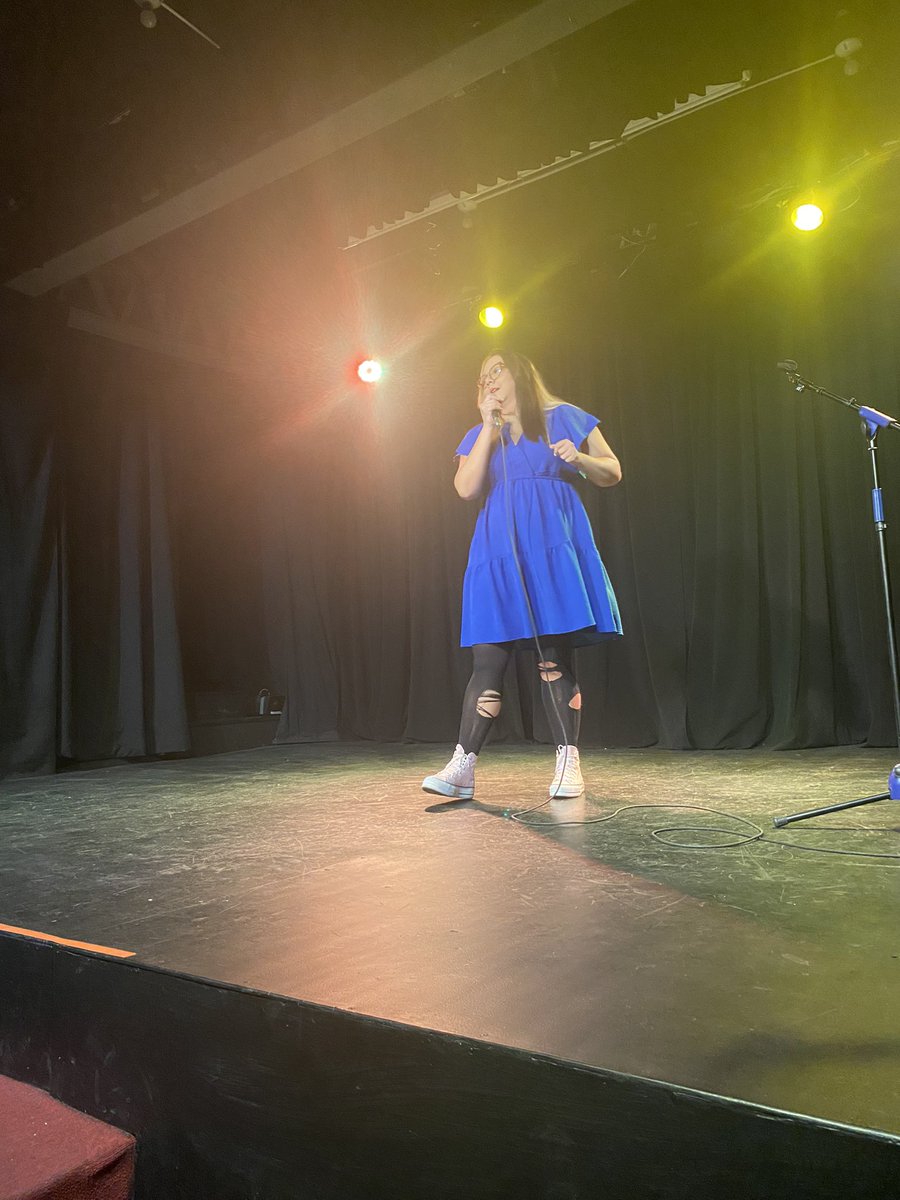 sylviazul's tweet photo. Increíble la Chistetón hoy. No pare de reírme un segundo. @iKeFer #LapsusComedy https://t.co/0CtifXFN6a