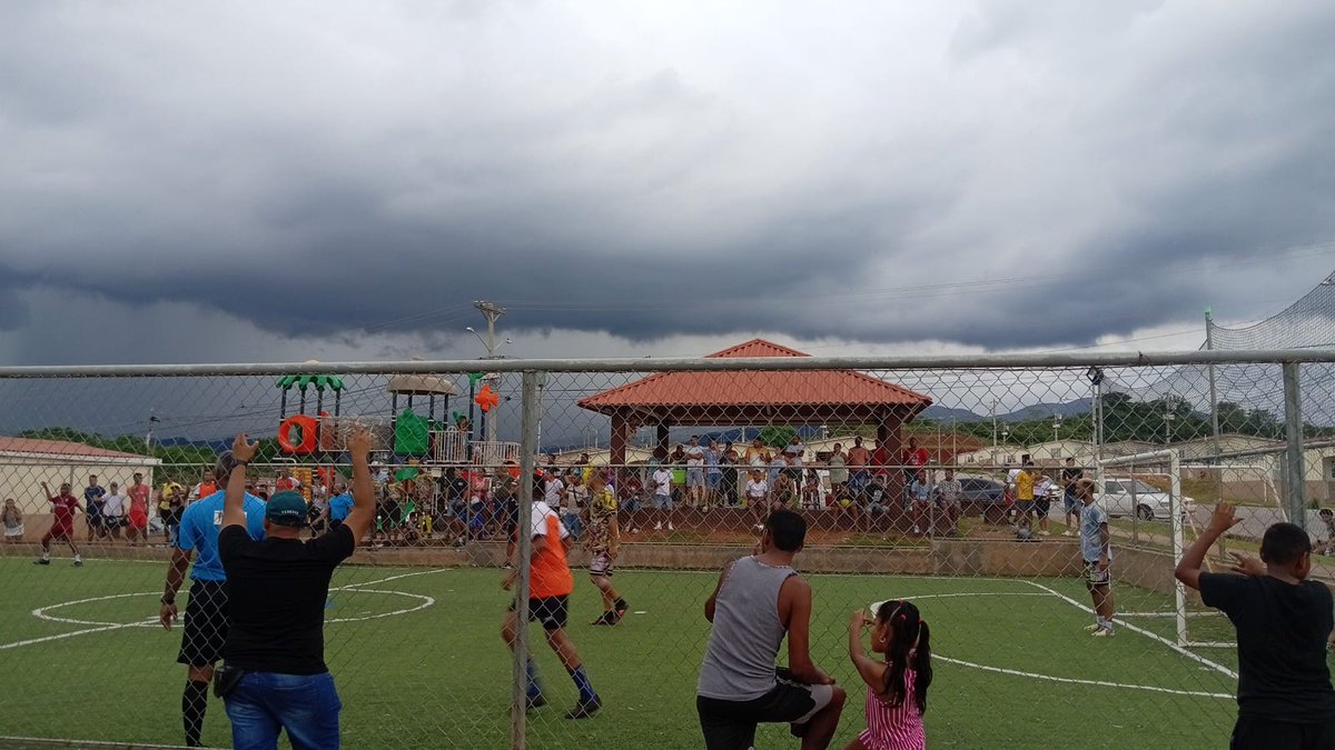 Domingo diferente ya en casa uff molio cansado