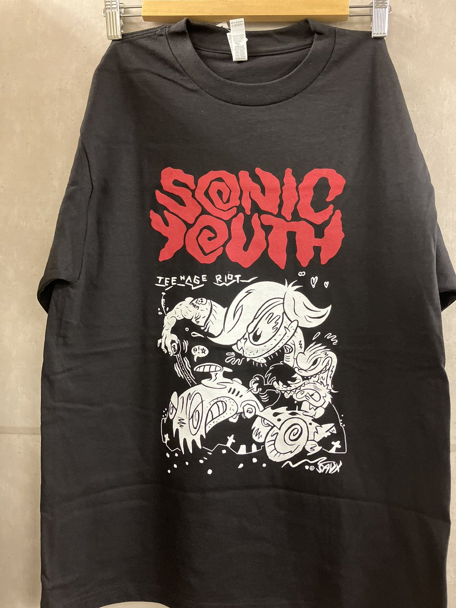 highvoltagesho2's tweet photo. 新入荷アイテム
SONIC YOUTH
ニューデザイン！
各¥3,580

https://t.co/becbZQy4JR

#sonicyouth
#sonicyouthband
#sonicyouthshirt
#新入荷

#bandtee
#rocktshirt
#indierock #インディーロック
#ロックt #ロックtシャツ
#バンドt #バンドtシャツ
#バンドtee #バンtコーデ
#洋楽好きな人と繋がりたい https://t.co/sg43BcE8i4