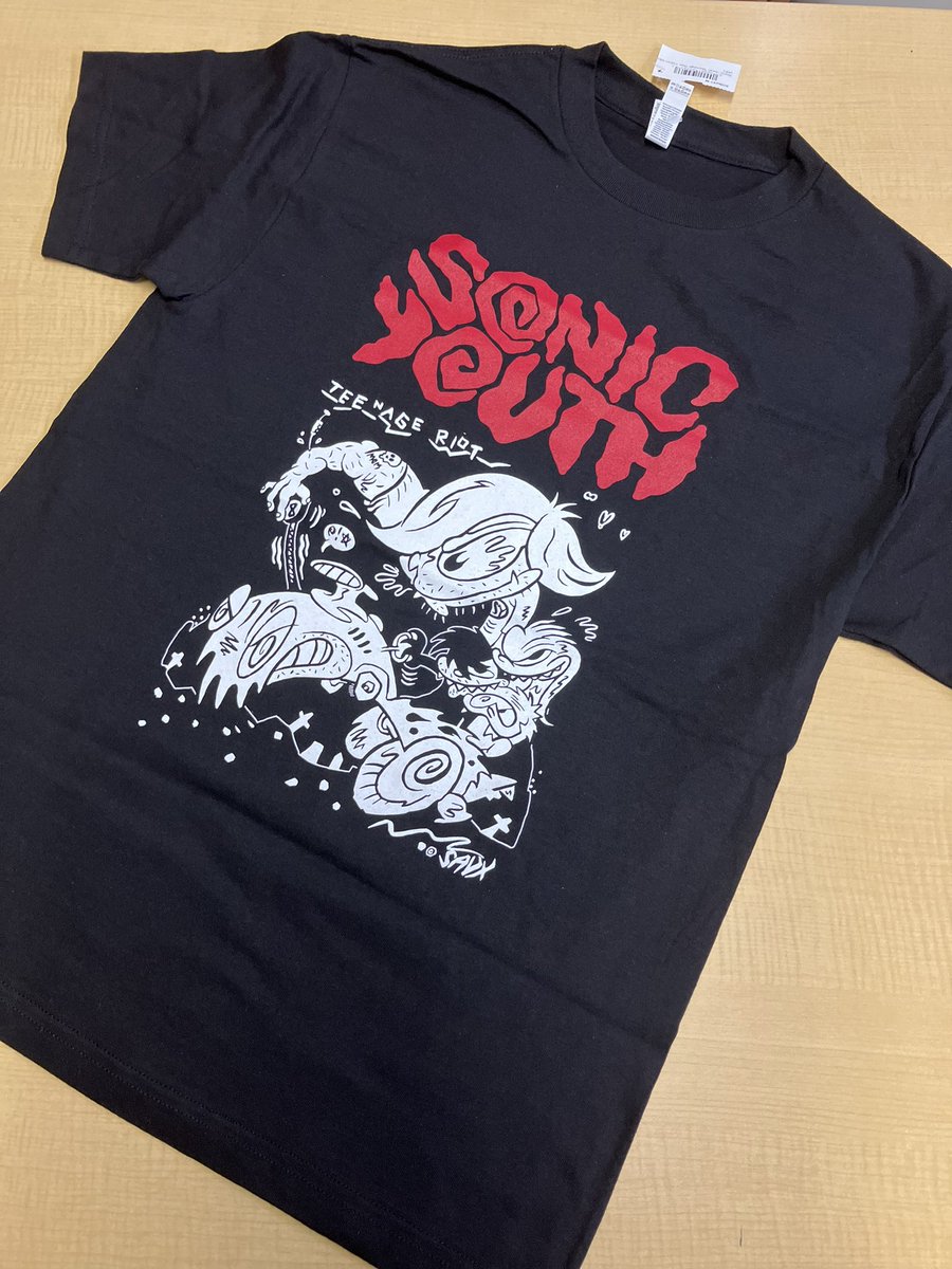 highvoltagesho2's tweet photo. 新入荷アイテム
SONIC YOUTH
ニューデザイン！
各¥3,580

https://t.co/becbZQy4JR

#sonicyouth
#sonicyouthband
#sonicyouthshirt
#新入荷

#bandtee
#rocktshirt
#indierock #インディーロック
#ロックt #ロックtシャツ
#バンドt #バンドtシャツ
#バンドtee #バンtコーデ
#洋楽好きな人と繋がりたい https://t.co/sg43BcE8i4