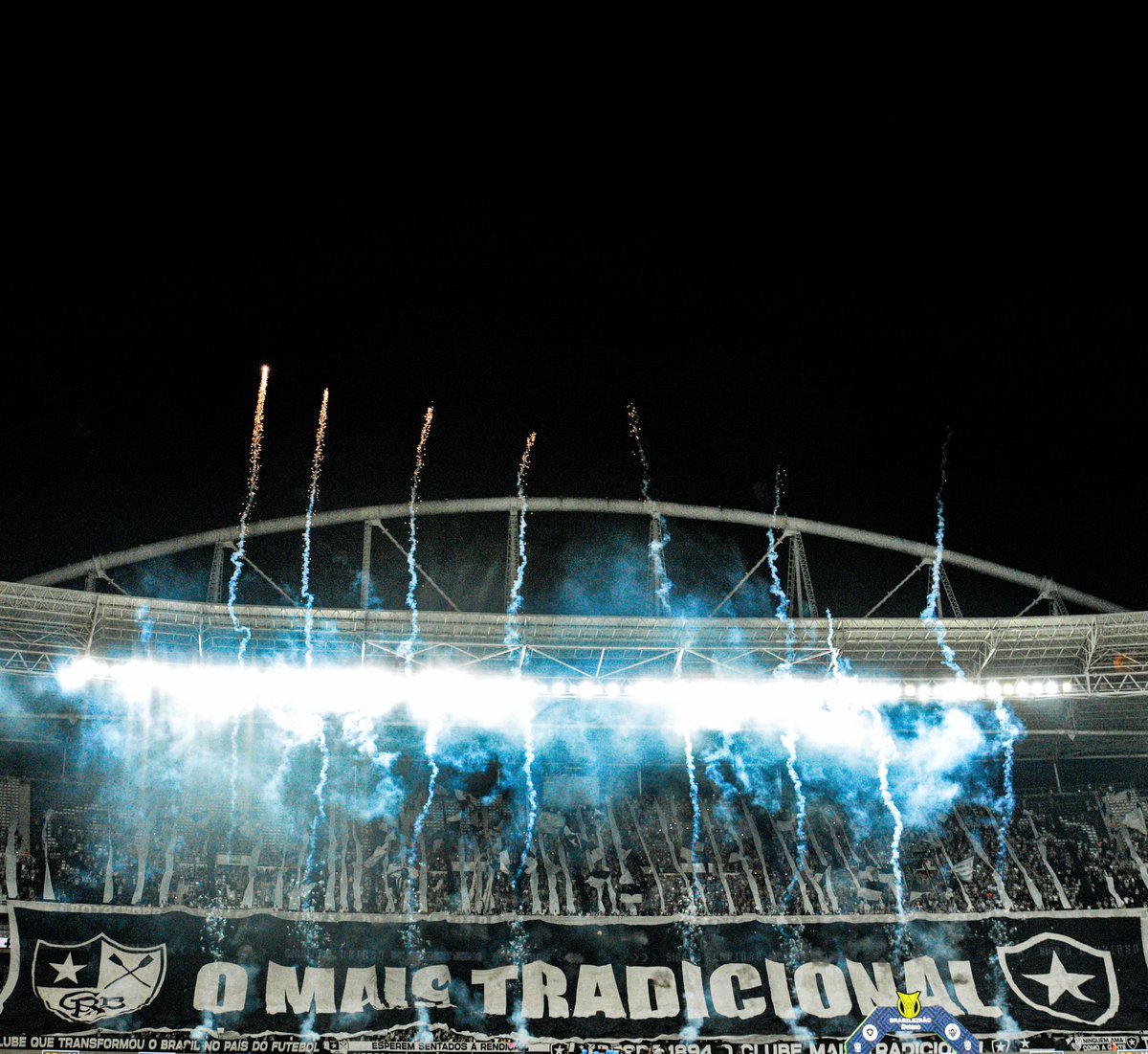 MovNacag's tweet photo. Podem tentar nos calar, podem tentar de tudo, não vão conseguir. Desde 1894 esse clube se reergue e ressurge.

Não atoa, o Mais Tradicional do país. Há 130 anos nós somos BOTAFOGO de Futebol e Regatas.

📷 Julliana Nascimento https://t.co/JXq3DCTD6N