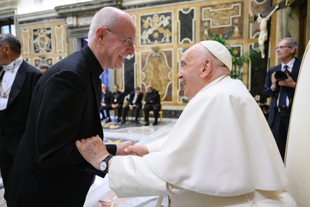 JamesMartinSJ's tweet photo. For some reason, I never posted this photo of this interaction with the Holy Father. I was reminded of it this weekend since I gave a copy to my mom. This was taken at the papal audience for comedians a few weeks back in the Apostolic Palace. We are laughing that I'm now a "famous American comedian." (I'm not, obviously, and was there more for my help in organizing the invitations to comedians from the US.) More importantly, a few seconds later, when I started to leave, he pulled me back and thanked me for a challenging conversation, a few days before, about his recent comments about gay priests. I found that so moving. How many people do you know who thank you for tough conversations? But that's who Pope Francis is: someone who listens, learns and discerns carefully.
Photo @vaticannews