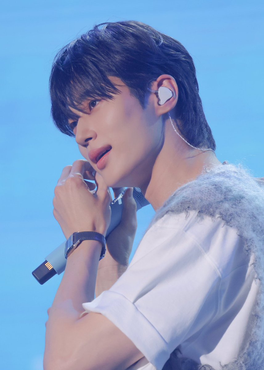 BJT_ss's tweet photo. 240706 서울 팬미팅 

청량 그 자체🩵

#변우석 #ByeonWooSeok https://t.co/sXsmoJ7RAU