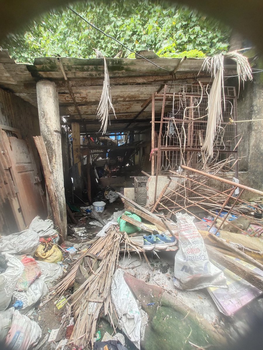 patil23697's tweet photo. @mybmcHealthDept @mybmc @mybmcWardKE मंगू म्हात्रे चाळ, भंडारवाडा, अंधेरी पूर्व येथे मोठ्या प्रमाणात अस्वच्छता असल्याने स्थानिकांच्या आरोग्यास धोका आहे.  घाणीचं साम्राज्य असल्याने मोठ्या प्रमाणात डास आहेत. कृपया योग्य कार्यवाही करावी.#म #मुंबई #मराठी https://t.co/GfyHsnmqHi