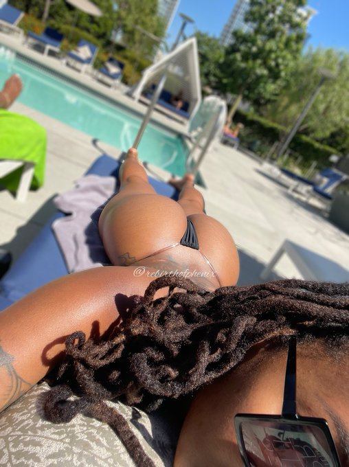 💦💦 https://t.co/l5aSjDZGr3