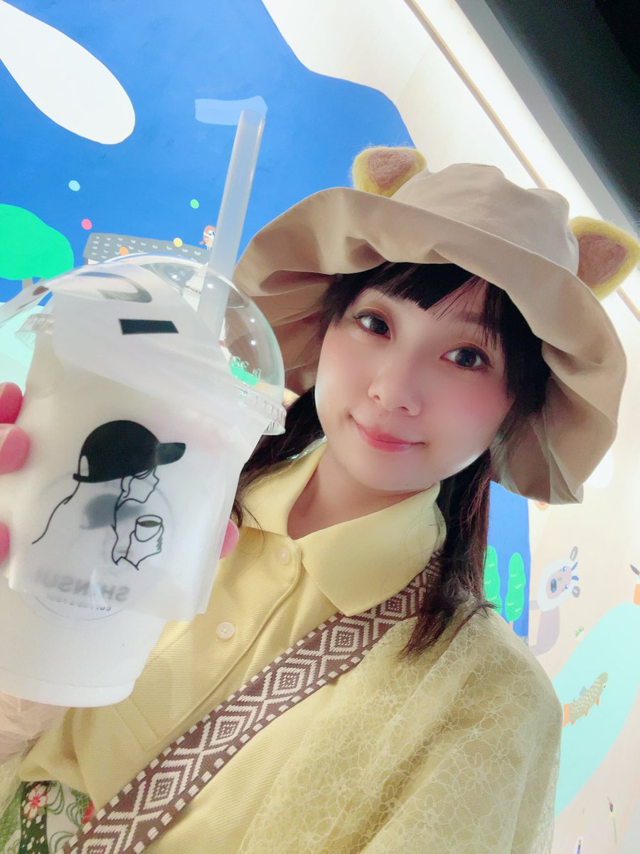mako8tail's tweet photo. 昨日の #六斎市 は #ひとまちテラス さんがスタートだったのです(◍´꒳`◍)✨
最後に #SHINSUI さんでクールダウン🍹
夕張メロンスムージー?にしました🍈✨
色々店員さんにおすすめ聞いたくせに、結局自分で決めてしまった🥺ごめんなさい💦
スムージーすごく美味しかったです🧡 https://t.co/am5ChPtIGh