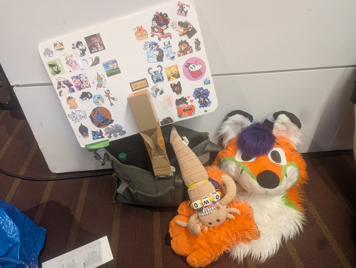 TheMarshFox's tweet photo. The Anthrocon rock box has been passed to a worthy successor and I'm on my way out. This was incredible and I hope to return next year with more rocks for you critters.
@anthrocon #Anthrocon24 #anthrocon #furry #geolo https://t.co/NtMNMxAtJz