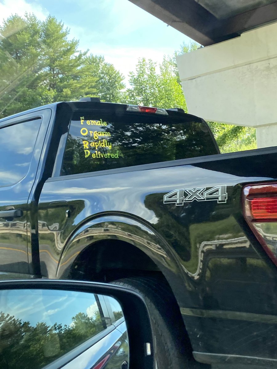 ardenzantics's tweet photo. average maine driver https://t.co/CqYgXwpKjt