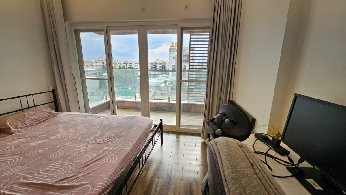 Anishkumar08's tweet photo. Spacious 2bhk lake view apartment available for rent in kurudosonnenahalli, KR Puram. Opp Yele malappa setty lake.
Rent 36k + maintenance 
Deposit 1.5 lakhs
Luxury furnishings and fittings 
@BangaloreRoomi @peakbengaluru https://t.co/8WsZbEyGsh