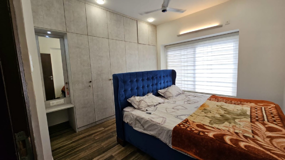 Anishkumar08's tweet photo. Spacious 2bhk lake view apartment available for rent in kurudosonnenahalli, KR Puram. Opp Yele malappa setty lake.
Rent 36k + maintenance 
Deposit 1.5 lakhs
Luxury furnishings and fittings 
@BangaloreRoomi @peakbengaluru https://t.co/8WsZbEyGsh