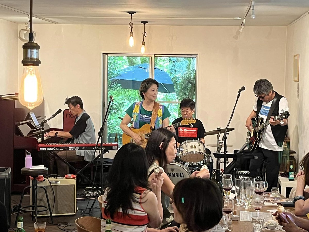 nacomitanaka's tweet photo. 昨日のBBQライブ、良いお天気、涼しい六甲山、最高でした！ありがとうございました。#thenacometers　#thirdplacerokko　#bbqライブ　#六甲山 https://t.co/AYuu7crCYw