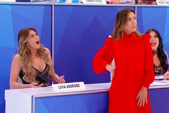 silvinhotv's tweet photo. A herdeira com 9 pontos e na vice-liderança! @PatiAbravanel 😘
Audiência - São Paulo às 22h19:
Globo 13.4 #Fantástico
SBT 9.0 #ProgramaSilvioSantos
Record 6.8 #DomingoEspetacular
Band 1.4 #TopCine
RedeTV 0.8 #JKShow https://t.co/zfbfqYvOGf