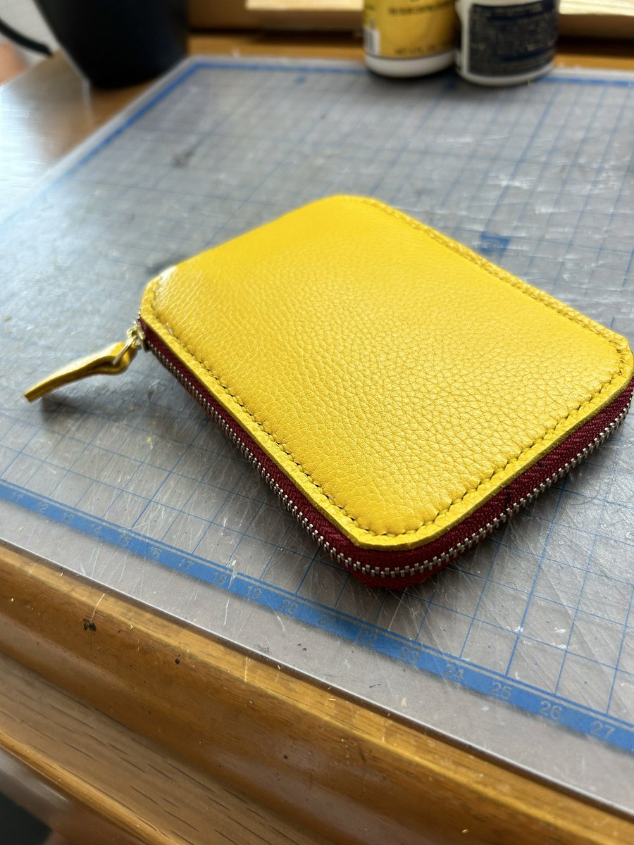 aporo712's tweet photo. 自作のルアーウォレット。
ちょっと難しいけどなんとか形にはなったかな。
#ルアーウォレット
#レザークラフト https://t.co/kFkn2SEt1G