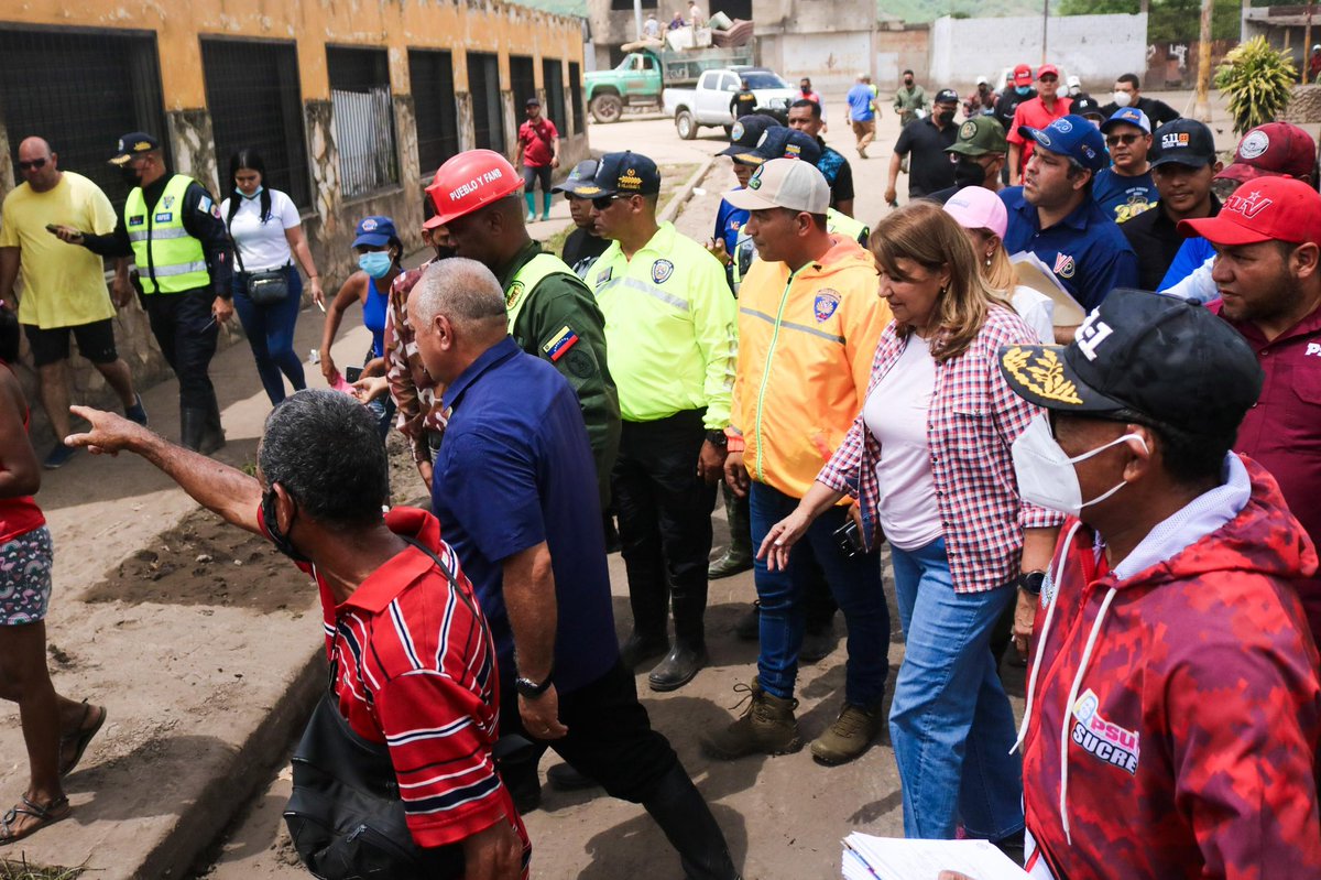 JosueLorcaV's tweet photo. Por instrucciones de nuestro Pdte. @NicolasMaduro, nuestro equipo ecosocialista continúa en pleno despliegue en el pueblo de Cumanacoa en conjunto con los ministerios que integran la @_Vpsops, llevando a cabo jornadas integrales de atención, saneamiento y limpieza.

1/2 https://t.co/7adhmqiWCX