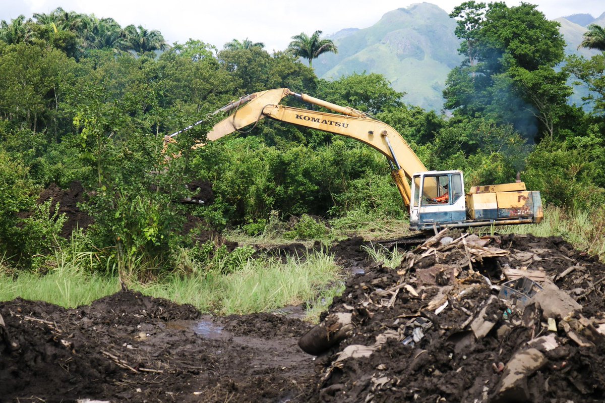 JosueLorcaV's tweet photo. Por instrucciones de nuestro Pdte. @NicolasMaduro, nuestro equipo ecosocialista continúa en pleno despliegue en el pueblo de Cumanacoa en conjunto con los ministerios que integran la @_Vpsops, llevando a cabo jornadas integrales de atención, saneamiento y limpieza.

1/2 https://t.co/7adhmqiWCX