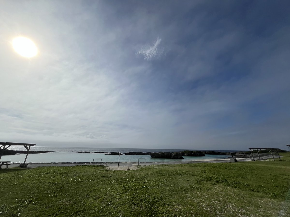 長さ250メートルの真っ白な砂浜と透き通った海
スギラ浜には熱帯魚もいます🐟