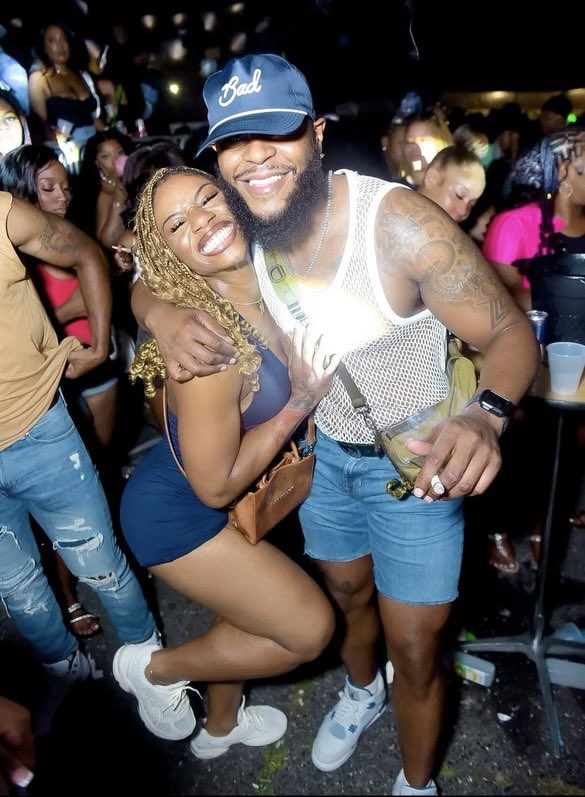 FlyTrendSetter's tweet image. Name a better duo🤞🏾 Outside with my ridaaa @fitbodynicki