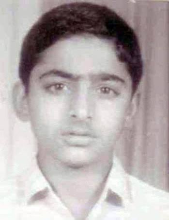 तस्वीर तो पुरानी है..  
लेकिन सही नाम बताने वाले दोस्त को फॉलो करूंगी।