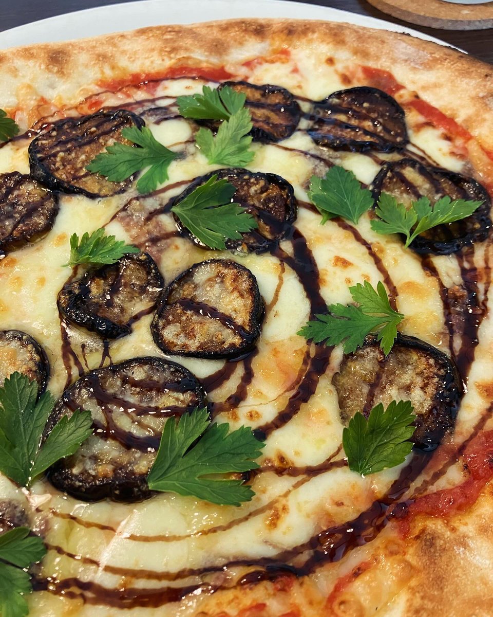 KiWAMI86's tweet photo. アンチョビとナスのピザ美味しかった🍕 https://t.co/upwBhYarEy