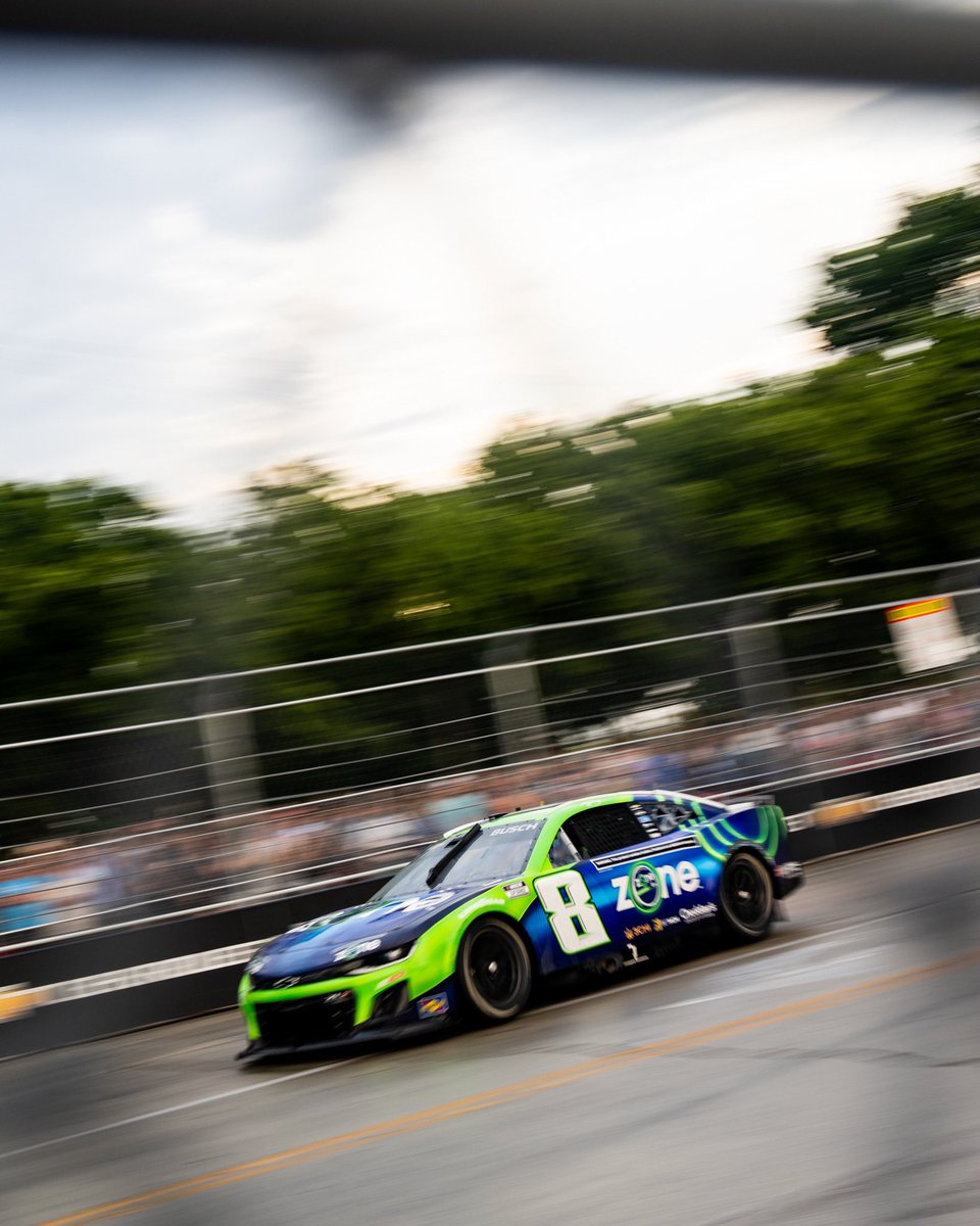 KyleBusch's tweet photo. 𝐖𝐞𝐭 &amp; 𝐖𝐢𝐥𝐝💦 

Avoided the carnage, and the slicks paid off in the end. Brought the 🎱 home 9th.

@RCRracing x @TeamChevy x #zone_partner https://t.co/xNatvhYjuc