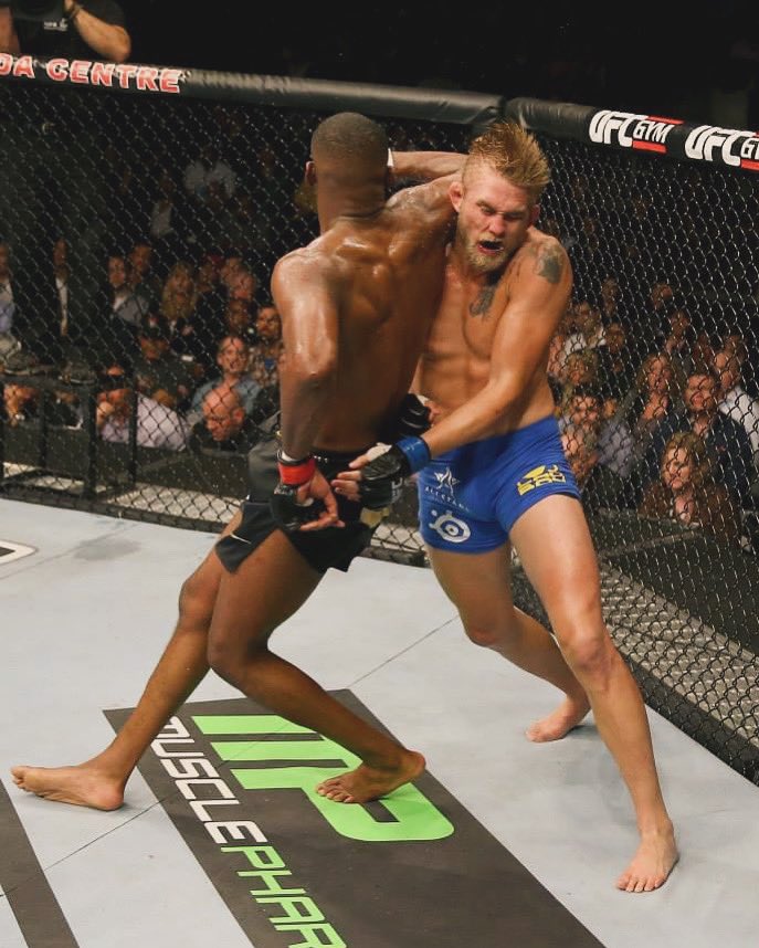 MixedMartialAus's tweet photo. MMA Fighters &amp; Their Signature Move 

THREAD 🧵 https://t.co/RQRnGdabiM