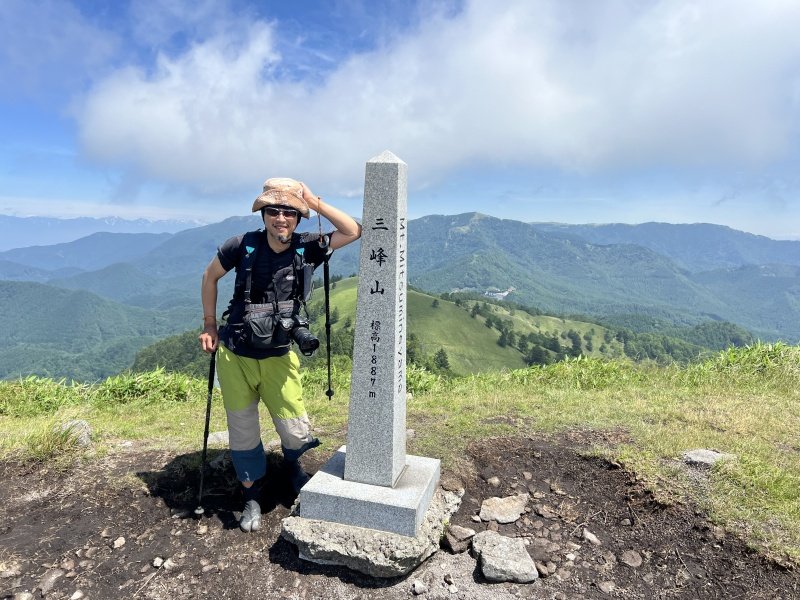日曜何しててん？な感じのポストする流れなのかと。
暴風ハイキングしてました。
煽られて転倒したくらいの風速。
滑落ヒヤリハットでした。