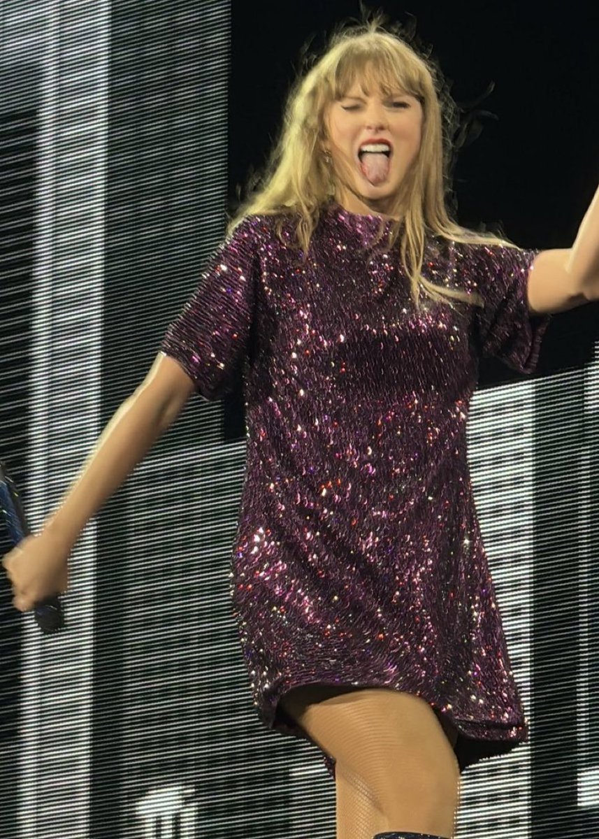 ꧁ 𝕖𝕞𝕞𝕒 𝕕𝕒𝕟𝕧𝕖𝕣𝕤 ꧂ (@myredllps) on Twitter photo 