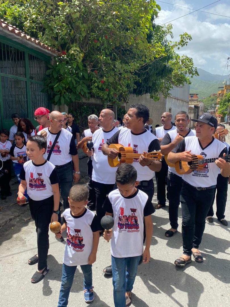 diegiluz's tweet photo. Seguimos en cada rincón para seguir Masificando nuestra tradición. Soy Salvaguarda ❤️🩵 https://t.co/UxI44eCG8m