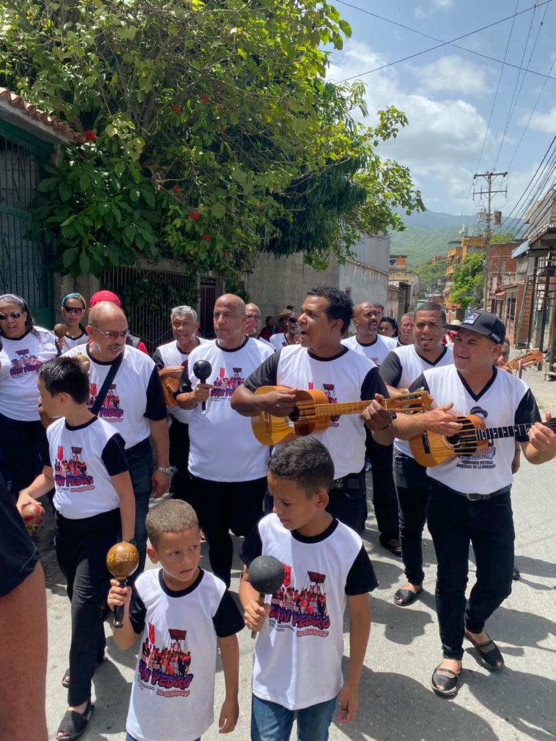 diegiluz's tweet photo. Seguimos en cada rincón para seguir Masificando nuestra tradición. Soy Salvaguarda ❤️🩵 https://t.co/UxI44eCG8m