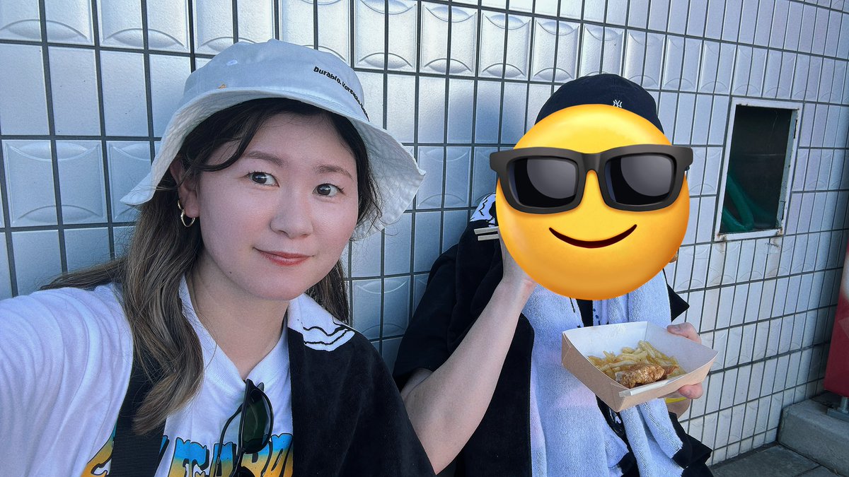 ri5fit's tweet photo. ちなみにわたしは昨年のエルレのライブでビオレの冷タオルを首に仕込んでたけどわりと冷たくて良かったのでオススメしとく！
(姉妹参戦だぜ) https://t.co/Byc6y6yEnP